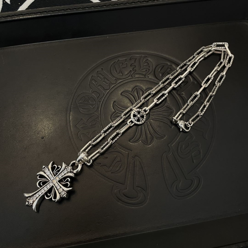 Ch*0me He**ts necklaces